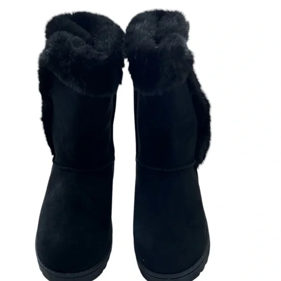 Black Winter Boots with Fur Trim and Rubber Sole - Picture 2 of 7